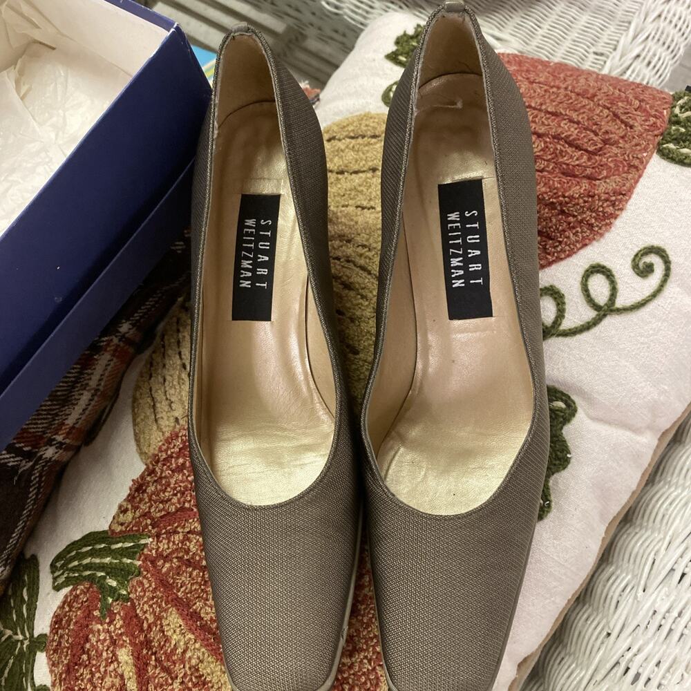 Vintage Stuart Weitzman Square Toe & Heel army green Pumps Size 9 B
